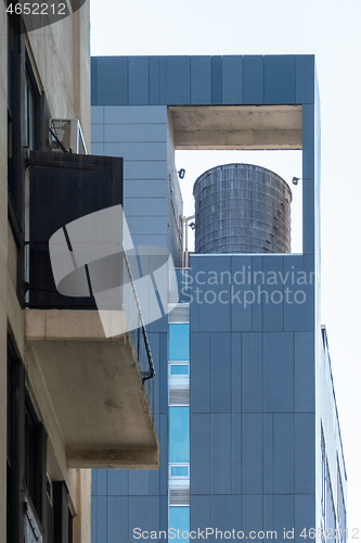 Image of typical water tank on the roof of a building in New York City