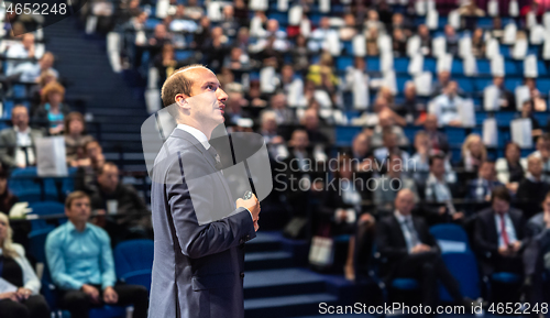 Image of Public speaker giving talk at Business Event.