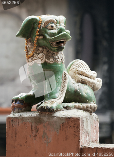 Image of Chinese lion at the entrance of a temple