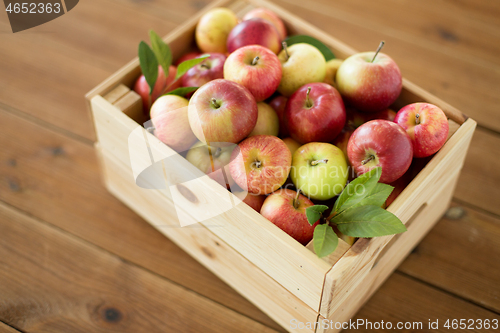 Image of ripe apples in wooden box on table