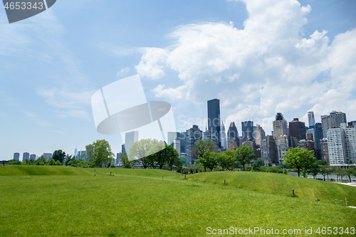 Image of view to Manhattan New York from Roosevelt Island