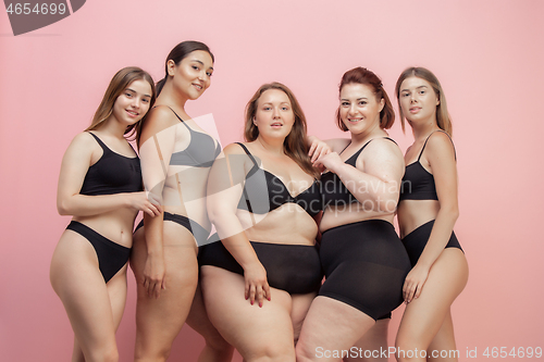 Image of Portrait of beautiful young women with different shapes posing on pink background