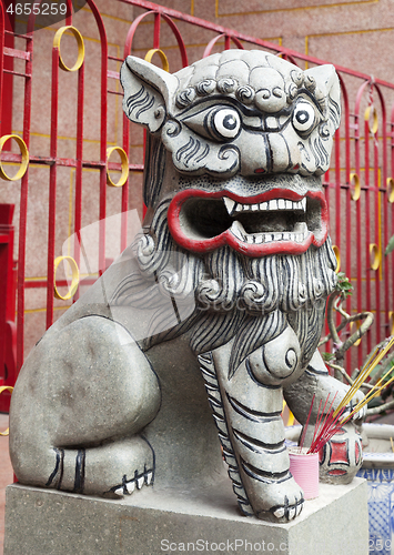 Image of Chinese lion at the entrance of a temple