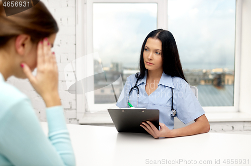 Image of doctor with clipboard and patient at clinic