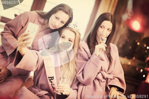 Image of bachelorette party, making selfie