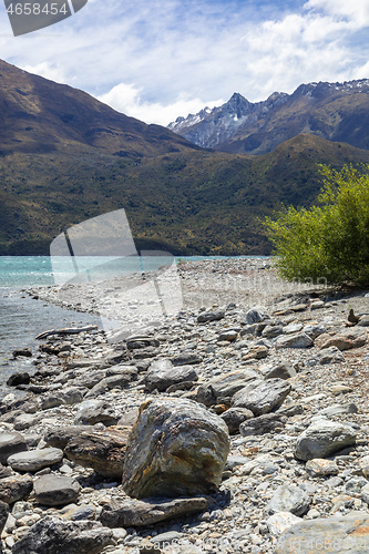 Image of lake Wanaka; New Zealand south island