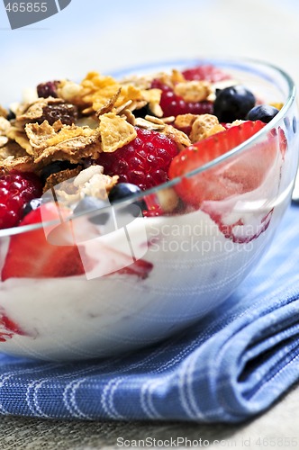 Image of Yogurt with berries and granola