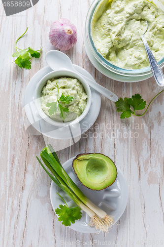 Image of Avocado spread with curd cheese and ingredients