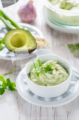 Image of Avocado spread with curd cheese and ingredients