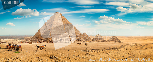 Image of Giza in the desert