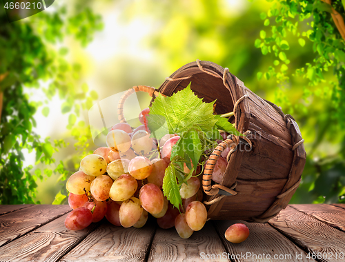 Image of Grapes in a basket