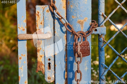 Image of Old gate with padlock and chain