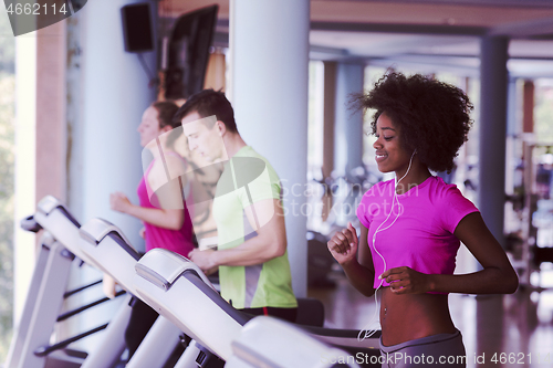 Image of people exercisinng a cardio on treadmill in gym