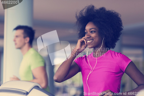 Image of people exercisinng a cardio on treadmill