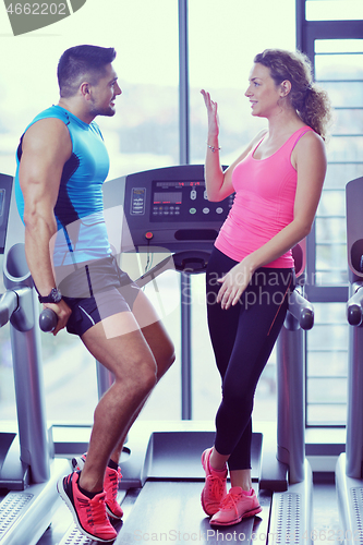 Image of couple at the gym