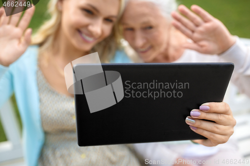 Image of daughter with tablet pc and senior mother at park