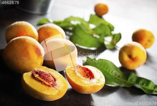 Image of peaches