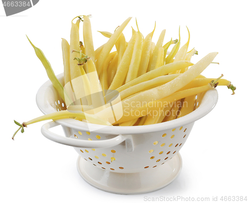 Image of yellow beans in white colander