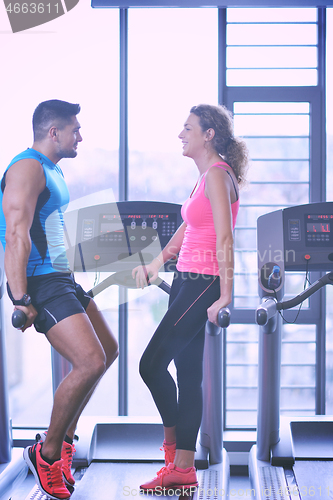 Image of couple at the gym