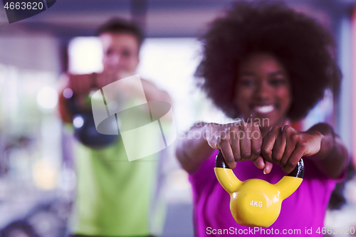 Image of couple  workout with weights at  crossfit gym