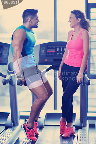 Image of couple at the gym