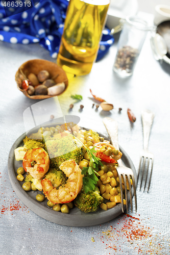 Image of salad with shrimps