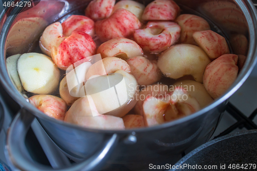 Image of pot of peeled apples