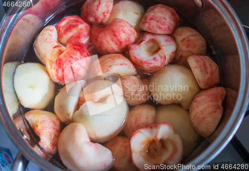 Image of pot of peeled apples