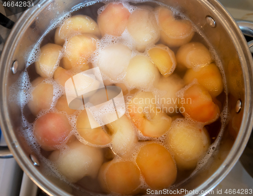 Image of peeled boiled apples in a sugar syrup