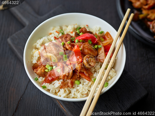 Image of fried rice and vegetables with hot chicken sauce