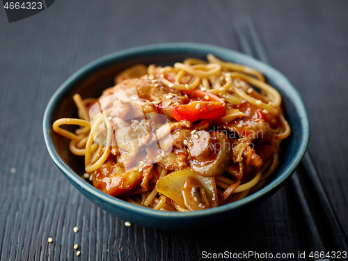 Image of fried noodles and vegetables with hot chicken sauce