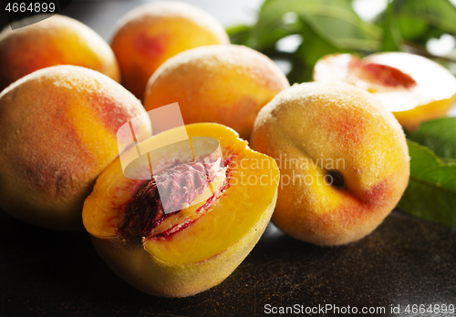 Image of peaches