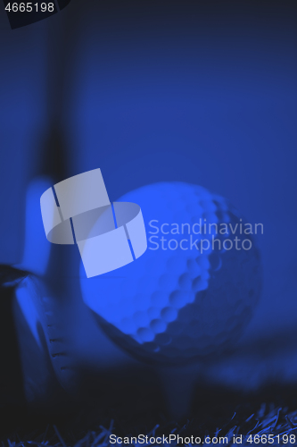 Image of golf club and ball in grass