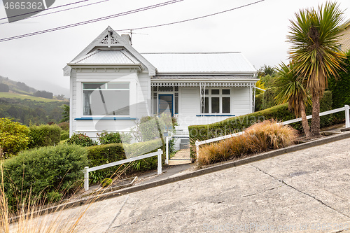 Image of a house at the very steep Baldwin Road