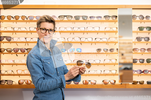 Image of woman in a eyewear store