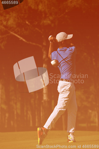 Image of golf player hitting long shot