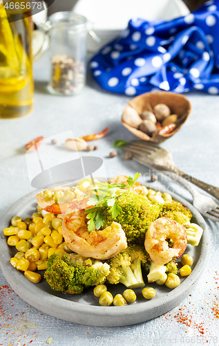 Image of salad with shrimps