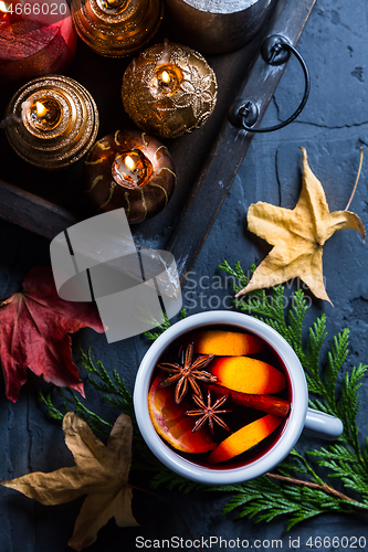 Image of Spicy mulled wine with orange, cinnamon and anise in mug