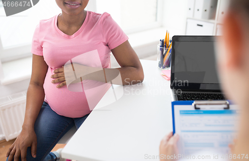 Image of gynecologist and pregnant woman at hospital