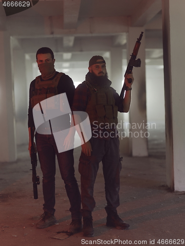 Image of soldiers squad in night mission