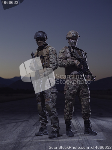 Image of soldiers squad in night mission