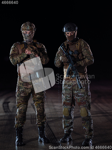 Image of soldiers squad in night mission