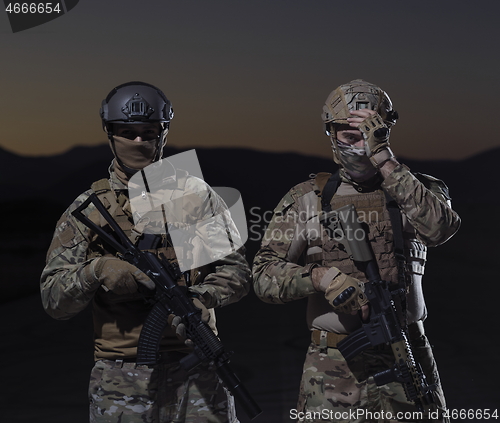 Image of soldiers squad in night mission