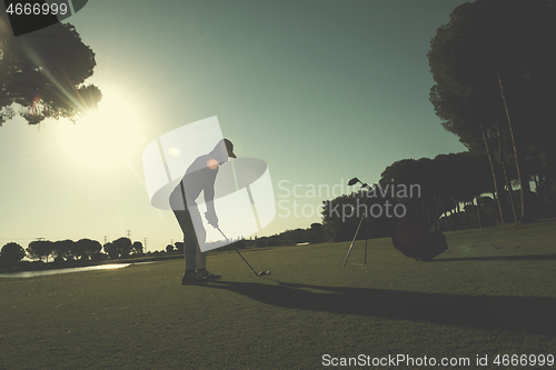 Image of golf player hitting shot