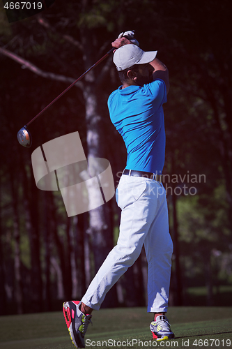 Image of golf player hitting long shot