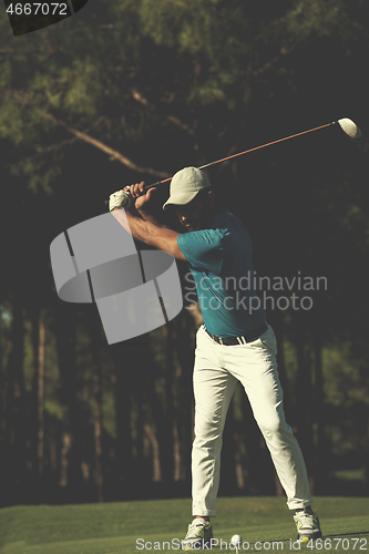 Image of golf player hitting shot