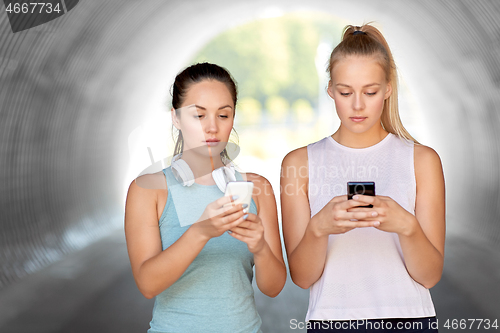 Image of women or female friends with smartphones