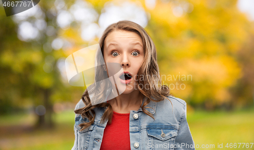 Image of surprised or shocked teenage girl in autumn park