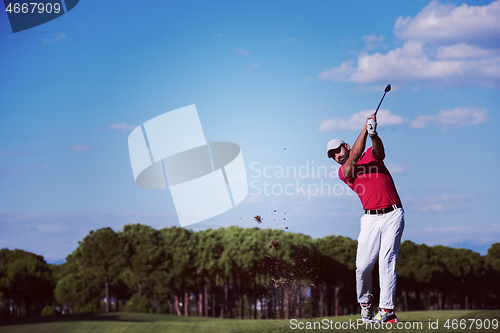 Image of golf player hitting long shot