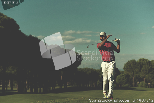 Image of golf player hitting long shot